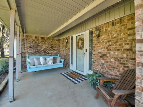 2908 Steve Dr, Hurst, TX 76054-2131