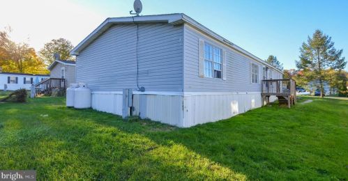 491 Mountain Village Dr, Macungie, PA 18062-9274