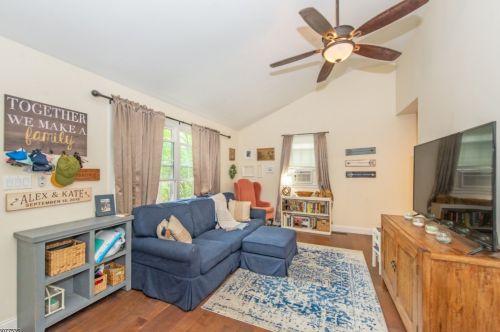 13 Harbor View Dr, Andover NJ  07821-4022 exterior