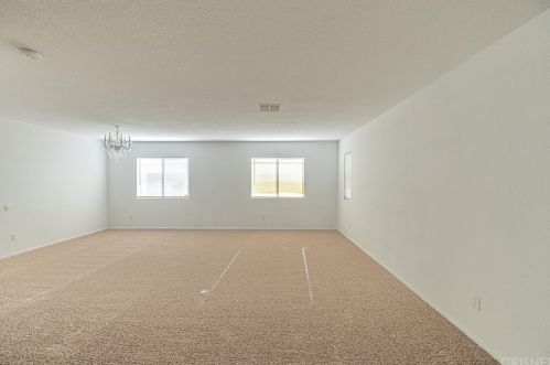 45424 Spahn Ln, Lancaster, CA 93535-2270