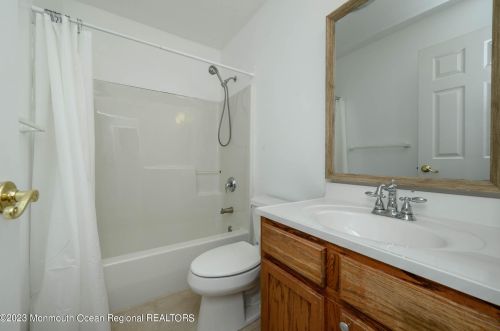 86 Serpentine Dr, Berkeley Township NJ  08721-3051 exterior