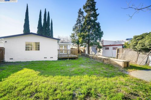 2954 Clearland Cir, West Pittsburg CA  94565-3243 exterior
