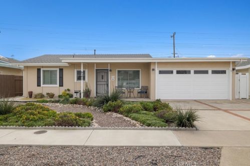 9392 Velardo Dr, Huntington Beach, CA 92646-2315