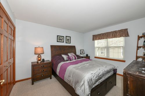 618 Park Dr, Waterford WI  53185-2890 exterior