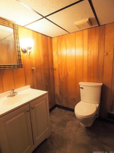 96 Strawberry Ln, Manchester CT  06040-6932 exterior