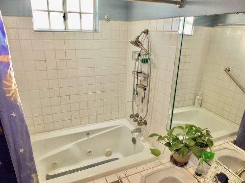 227 Glendora Ave, Long Beach CA  90803-3504 exterior