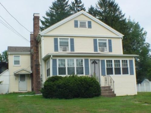 77 Suffield St, Windsor Locks, CT 06096-1321