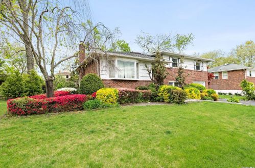 1042 Cedar Dr, New Hyde Park, NY 11040-1202
