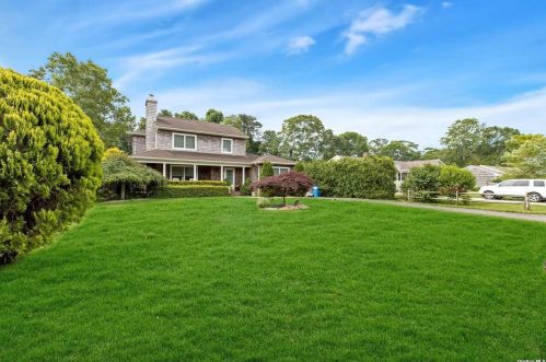 38 Maryland Blvd, Hampton Bays, NY 11946-2611