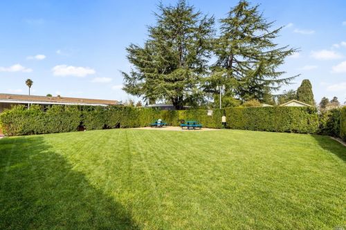 126 Apple Ln, Santa Rosa CA  95407-7604 exterior