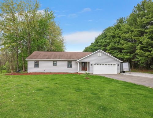4880 York Rd, Pataskala, OH 43062-9561