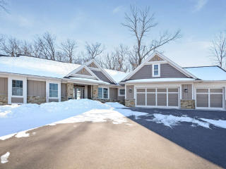 483 Meadow Ridge Ln, Hudson WI  54016-8742 exterior