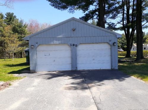 195 Hillstown Rd, Manchester, CT 06040-6308