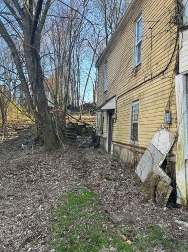 416 Cedarhurst St, Pittsburgh, PA 15210-1438