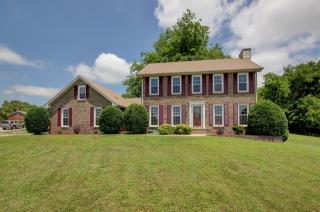1901 Claymont Dr, Clarksville, TN 37040-6002