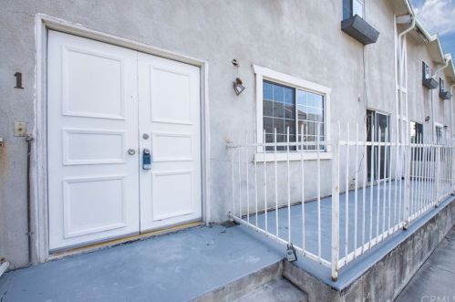 15946 Sherman Way, Van Nuys, CA 91406-4063