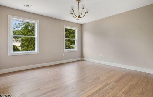 6 Warwick Cir, Springfield NJ  07081-2244 exterior