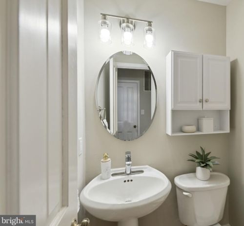 444 Great Falls St, Falls Church VA  22046-2608 exterior