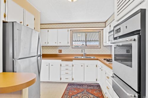 126 Apple Ln, Santa Rosa CA  95407-7604 exterior