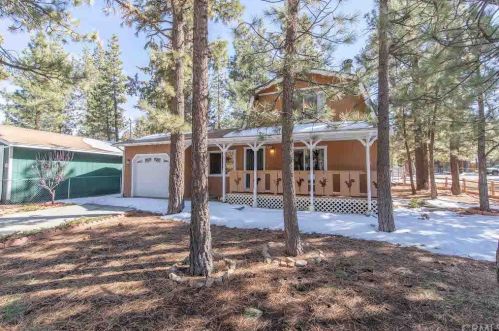 2076 8th Ln, Big Bear City, CA 92314-9144