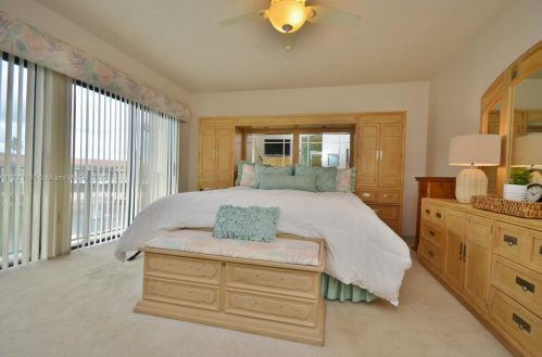 14528 Balgowan Rd, Hialeah FL  33016-6436 exterior
