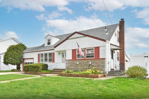 119 Brenner Ave, Bethpage, NY 11714-4303
