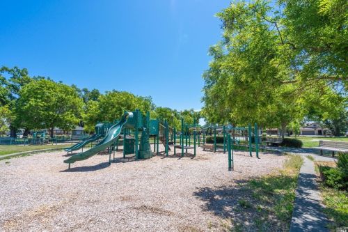 1409 Birdie Dr, Windsor CA  95492-8717 exterior