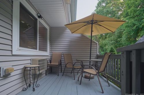 5 Chelsea Ln, East Granby, CT 06026-9634