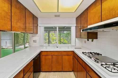 5576 Inner Circle Dr, Riverside CA  92506-3617 exterior