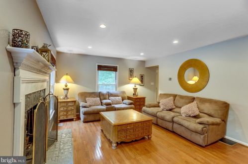 9001 Armendown Dr, Springfield VA  22152-2137 exterior