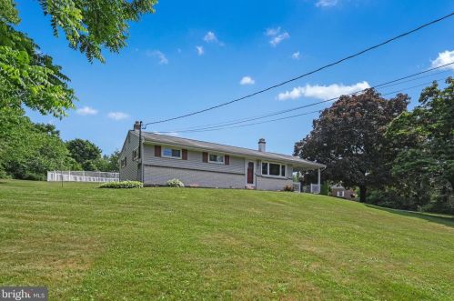 7541 Chambers Hill Rd, Harrisburg, PA 17111-5118