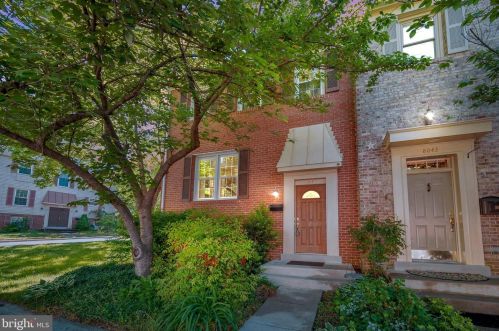 8041 Sleepy View Ln, Springfield, VA 22153-2946