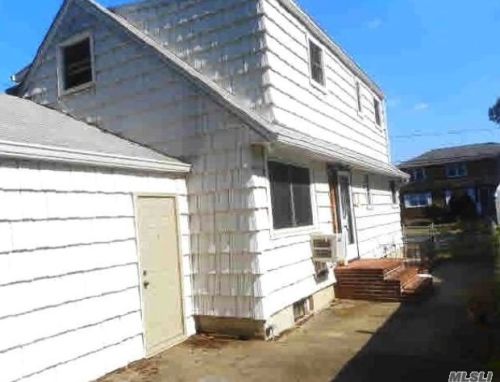 1359 L St, Floral Park, NY 11003-3706
