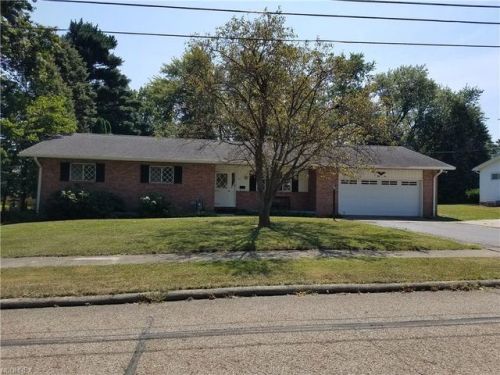 55 Bradley St, Easton, OH 44270-1286
