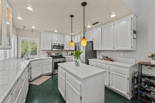 8856 Hiddenspring Way, Elk Grove CA  95758-6153 exterior