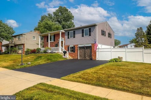 10 Skyline Dr, New Castle, DE 19720-2940