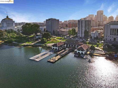 1 Lakeside Dr, Oakland, CA 94612-4620