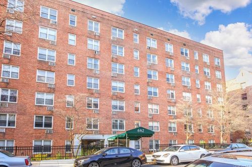 642 Locust St, Mount Vernon NY  10552-2644 exterior