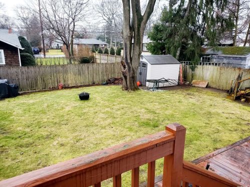 35 Ridgeway Blvd, Bayshore NY  11706-6331 exterior