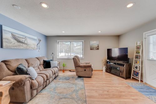 5983 Dellwood Ave, Saint Paul, MN 55126-8451
