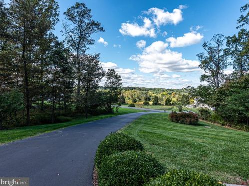 20500 Stone Fox Ct, Leesburg VA 20175-7223 exterior