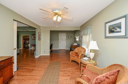 114 Fischer Ave, Islip Terrace NY  11752-2331 exterior