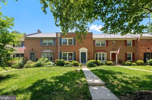 8237 Forrester Blvd, Springfield, VA 22152-1712