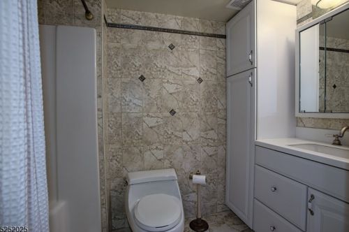 172 Shore Trl, Sparta NJ  07871-2107 exterior