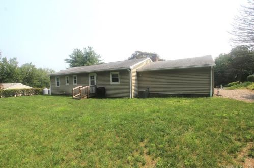 6 Sky Edge Dr, Bethel, CT 06801-1011