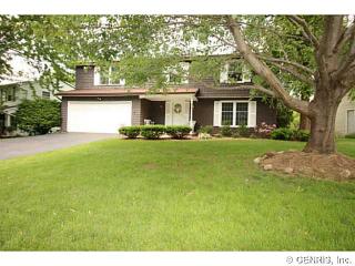 70 Beacon Hills Dr, Penfield, NY 14526-9522