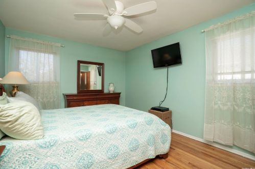 87 Central Ave, New Hyde Park NY  11040-4134 exterior