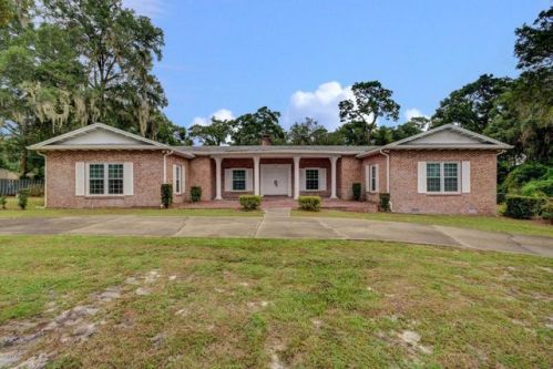 2195 Whitemarsh Dr, Deland, FL 32724-8372