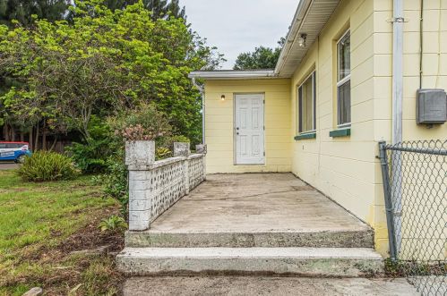 5995 59th Way, Saint Petersburg FL  33709-1833 exterior