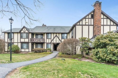 72 Foxwood Dr, Pleasantville, NY 10570-1124